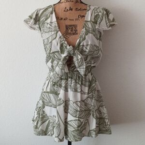 Aakaa Front Tie Cut Out Tropical Leaf Romper Shorts